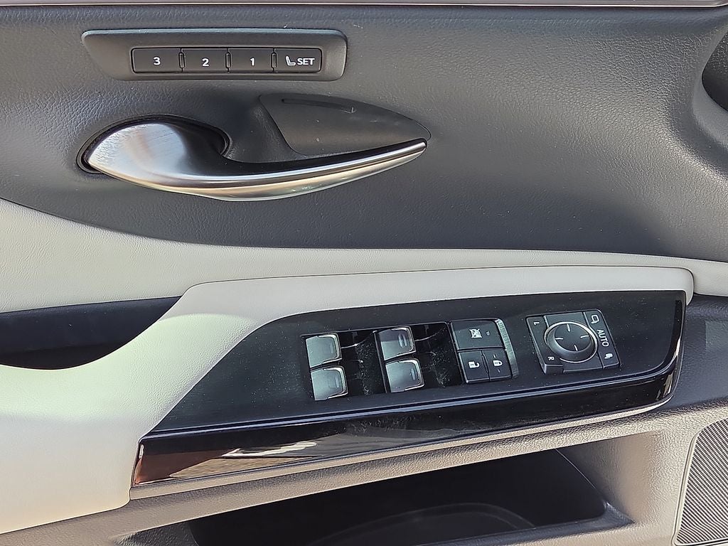 2025 Lexus ES 350