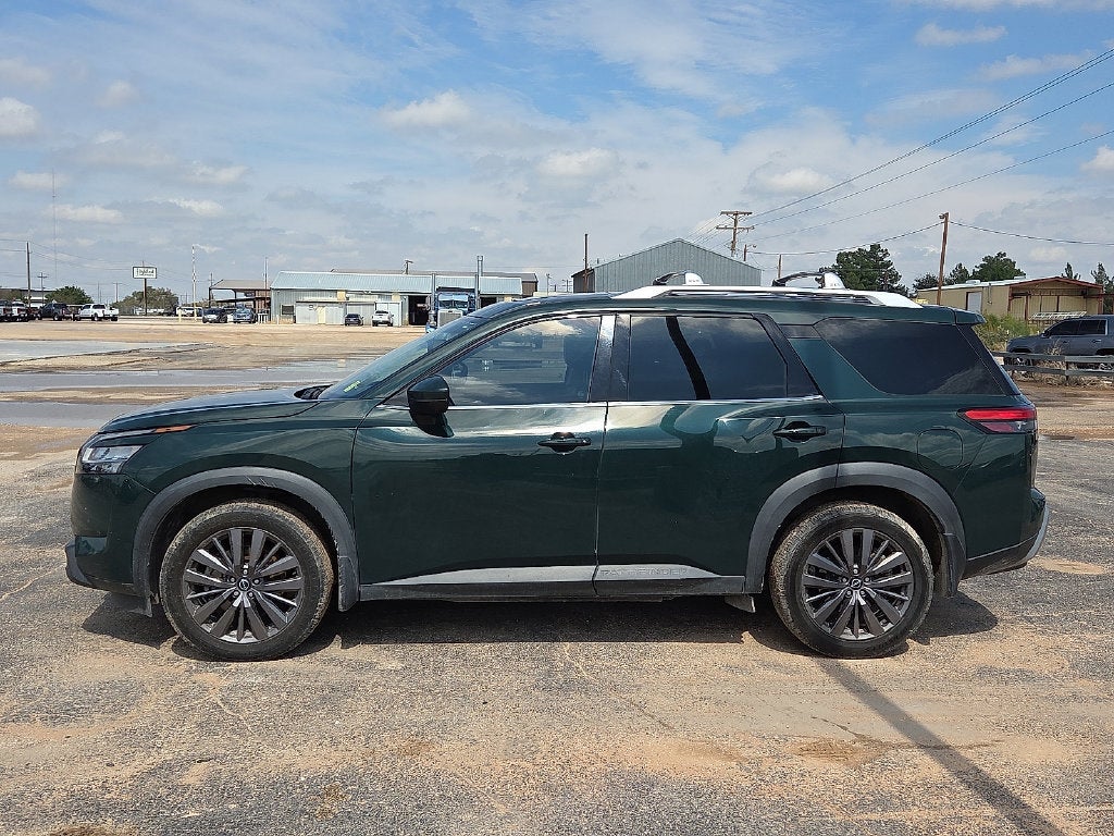 2022 Nissan Pathfinder SL