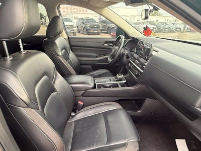 2022 Nissan Pathfinder SL