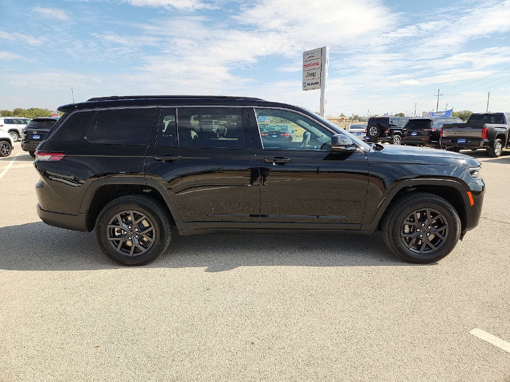 2027 Jeep Grand Cherokee GRAND CHEROKEE L LAREDO ALTITUDE 4X2