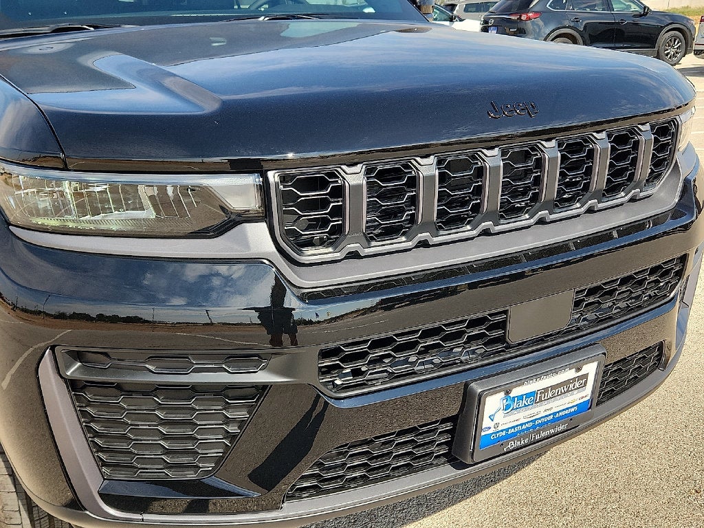 2027 Jeep Grand Cherokee GRAND CHEROKEE L LAREDO ALTITUDE 4X2