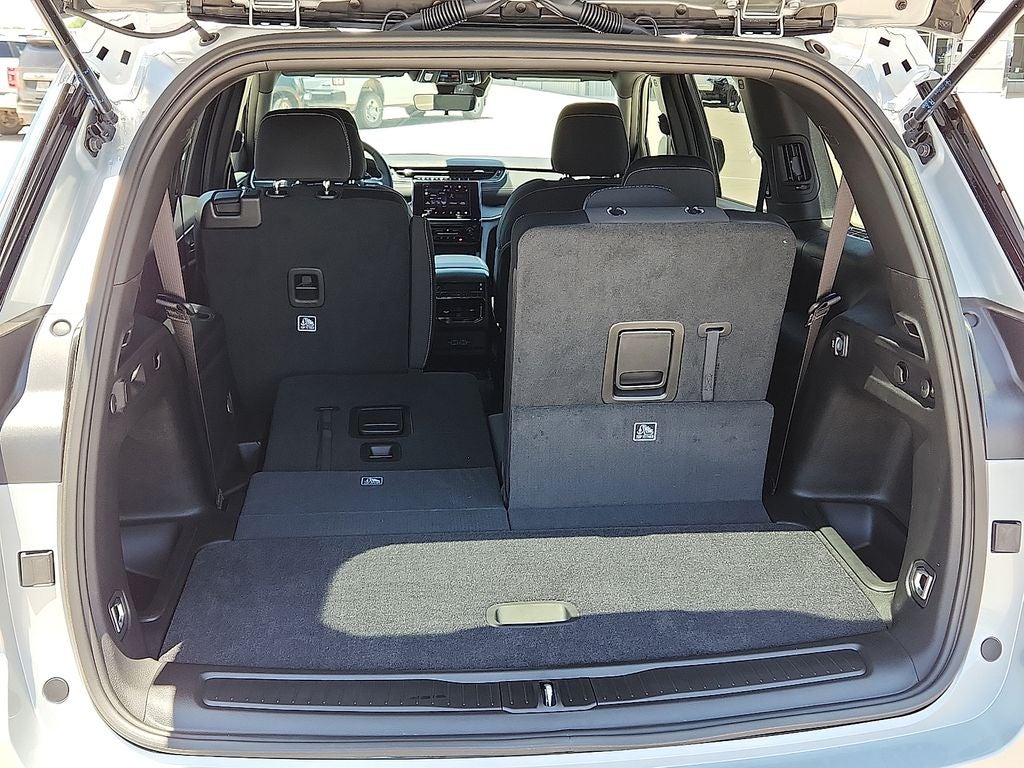 2025 Jeep Grand Cherokee GRAND CHEROKEE L LAREDO X 4X4