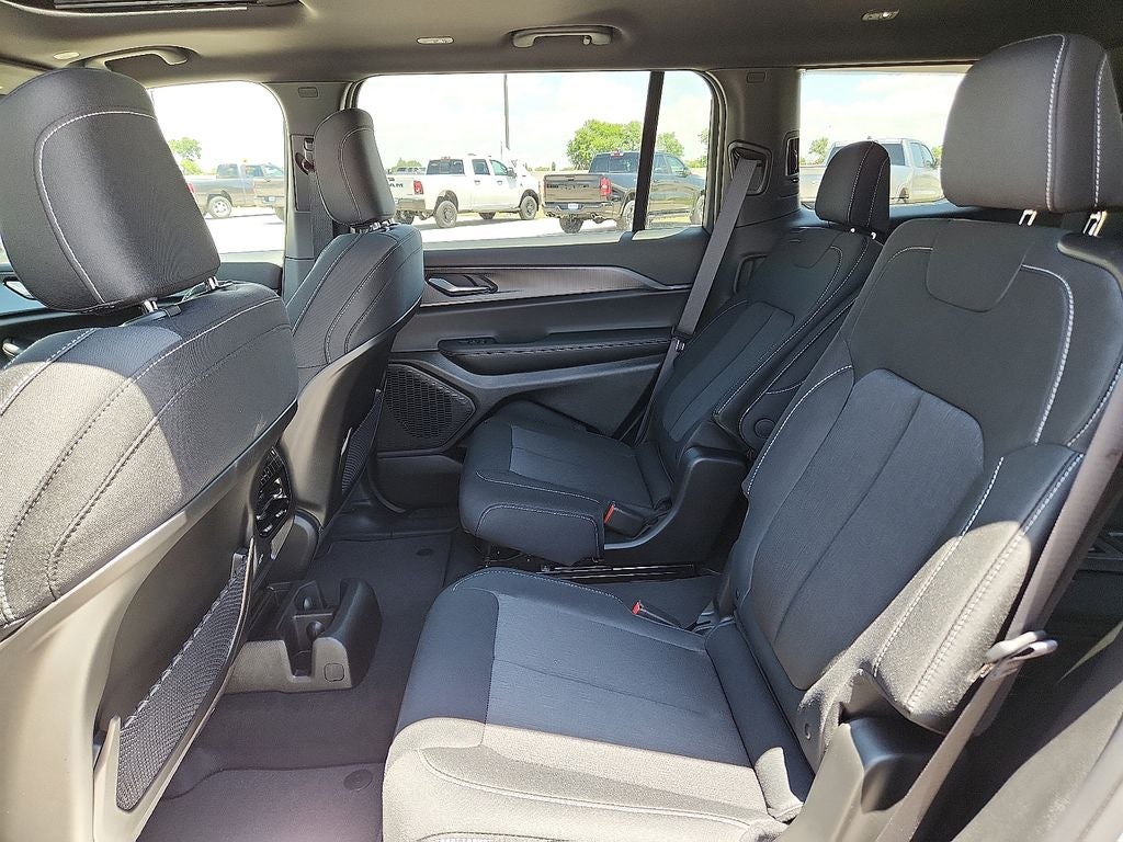 2025 Jeep Grand Cherokee GRAND CHEROKEE L LAREDO X 4X4