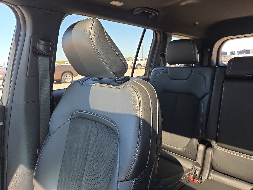 2027 Jeep Grand Cherokee GRAND CHEROKEE L LAREDO ALTITUDE 4X4