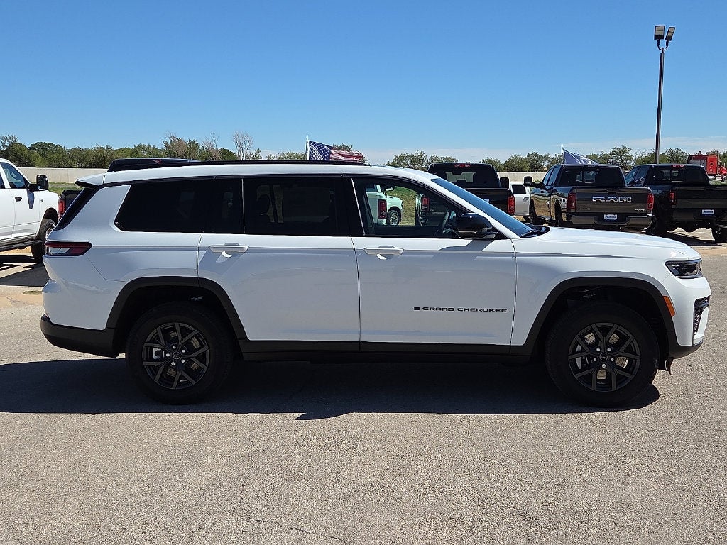 2027 Jeep Grand Cherokee GRAND CHEROKEE L LAREDO ALTITUDE 4X4