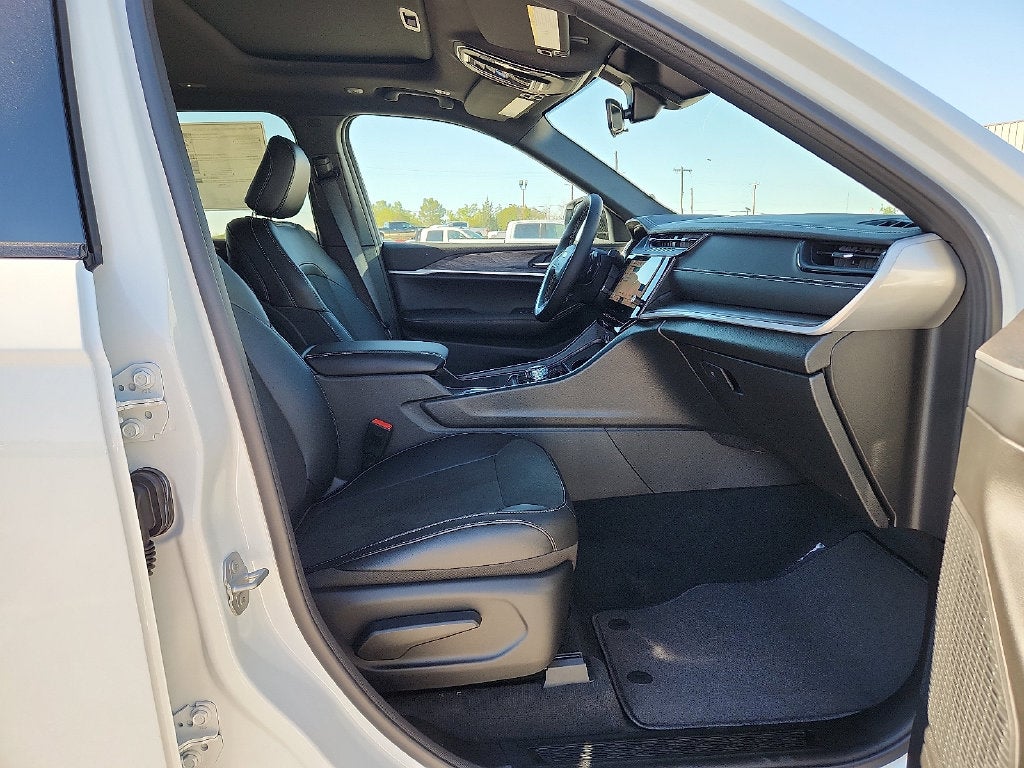 2027 Jeep Grand Cherokee GRAND CHEROKEE L LAREDO ALTITUDE 4X4
