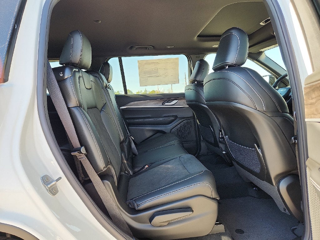 2027 Jeep Grand Cherokee GRAND CHEROKEE L LAREDO ALTITUDE 4X4