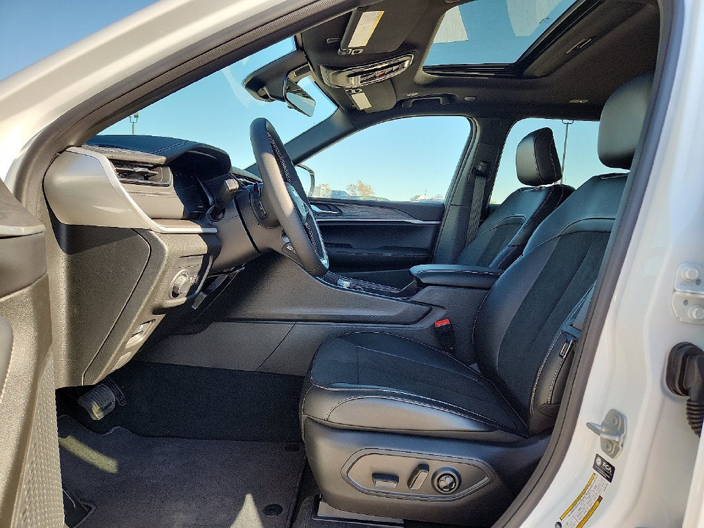 2027 Jeep Grand Cherokee GRAND CHEROKEE L LAREDO ALTITUDE 4X4