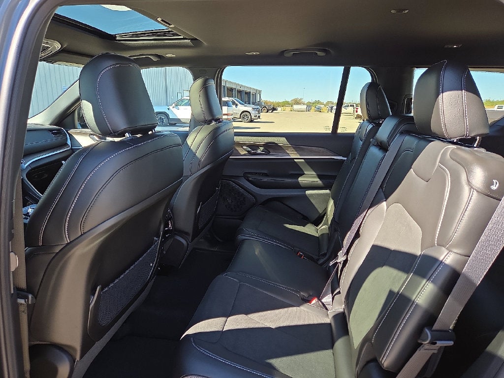 2027 Jeep Grand Cherokee GRAND CHEROKEE L LAREDO ALTITUDE 4X4