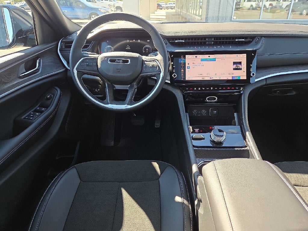 2027 Jeep Grand Cherokee GRAND CHEROKEE L LAREDO ALTITUDE 4X4