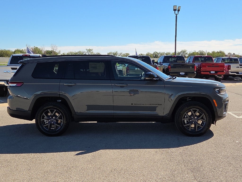 2027 Jeep Grand Cherokee GRAND CHEROKEE L LAREDO ALTITUDE 4X4