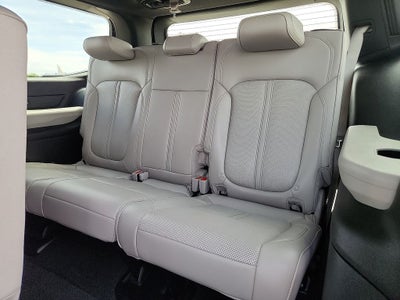 2025 Jeep Wagoneer Base