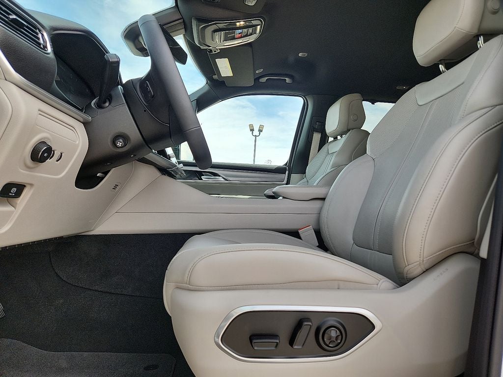 2025 Jeep Wagoneer Base