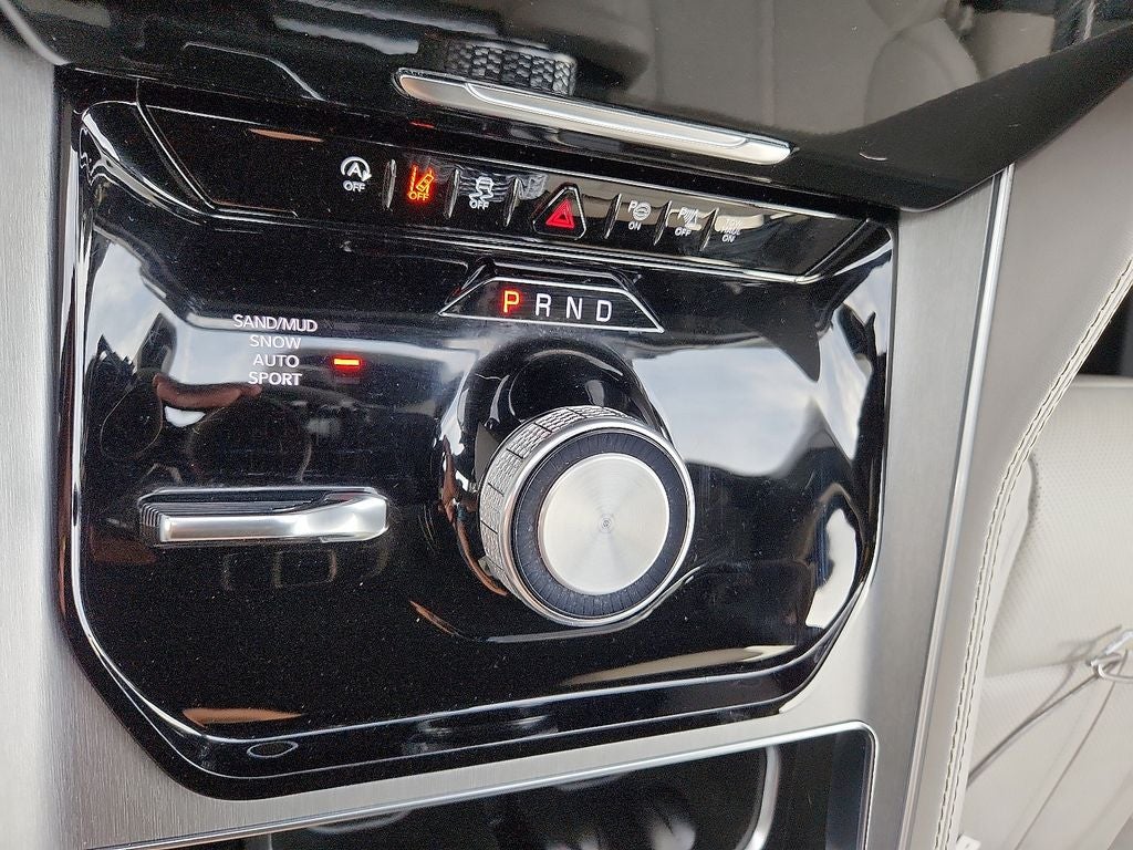 2025 Jeep Wagoneer Base