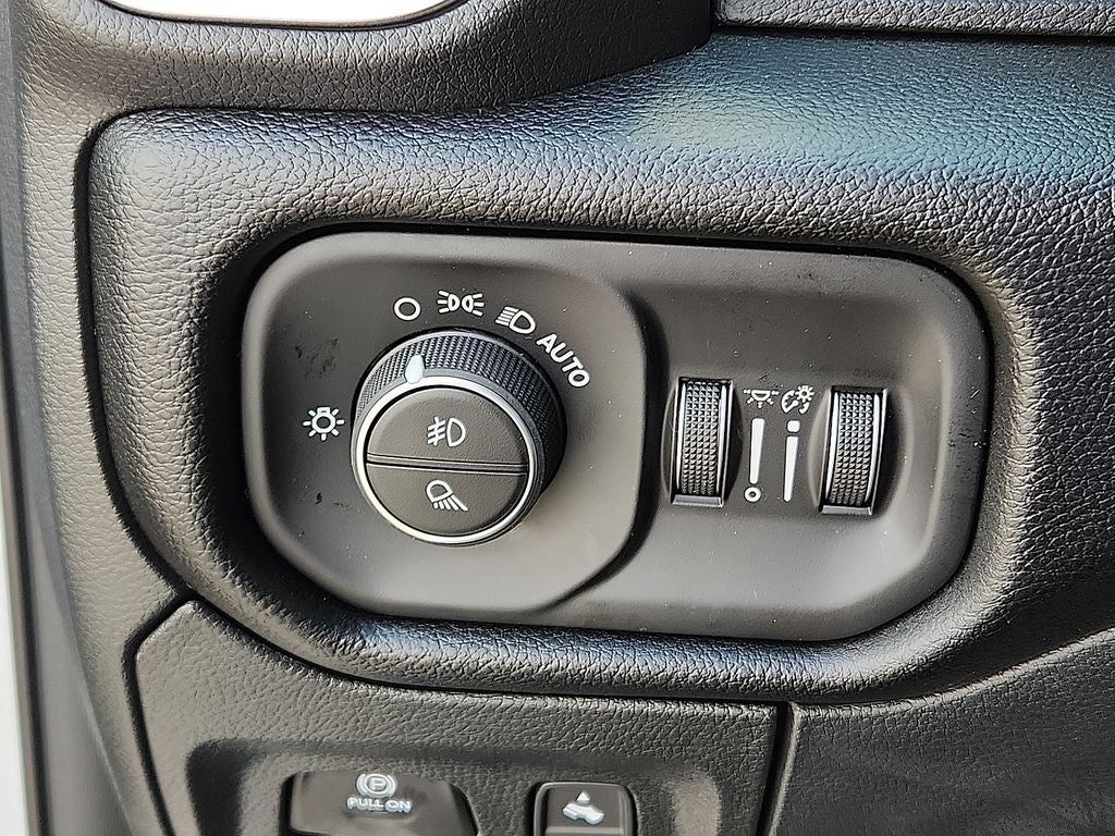 2025 RAM 1500 RAM 1500 LONE STAR CREW CAB 4X2 5'7' BOX