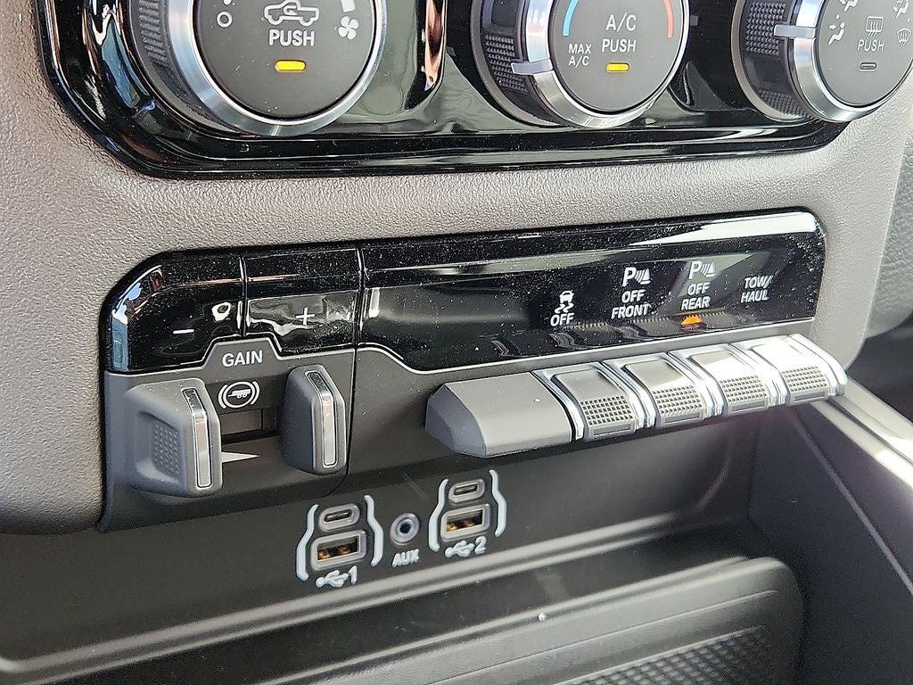2025 RAM 1500 RAM 1500 LONE STAR CREW CAB 4X2 5'7' BOX