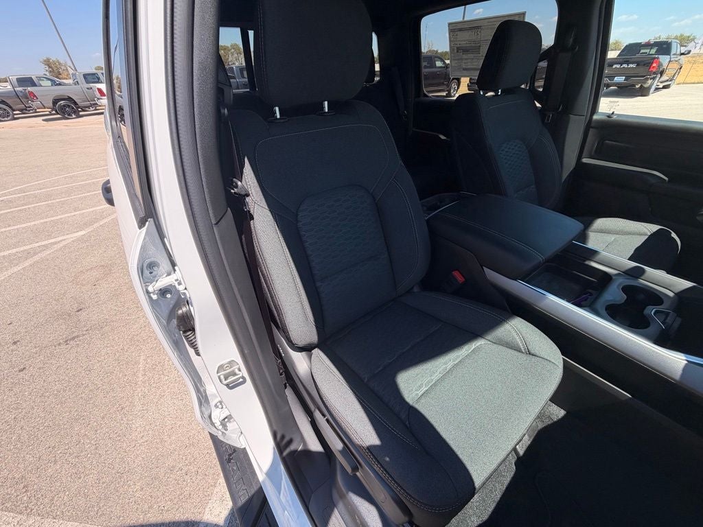 2026 RAM 1500 RAM 1500 EXPRESS CREW CAB 4X4 5'7' BOX