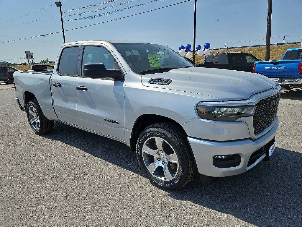 2026 RAM 1500 RAM 1500 EXPRESS QUAD CAB 4X2 6'4' BOX