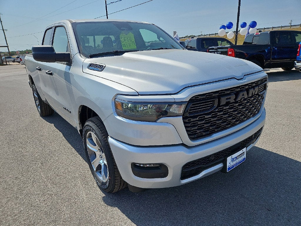 2026 RAM 1500 RAM 1500 EXPRESS QUAD CAB 4X2 6'4' BOX