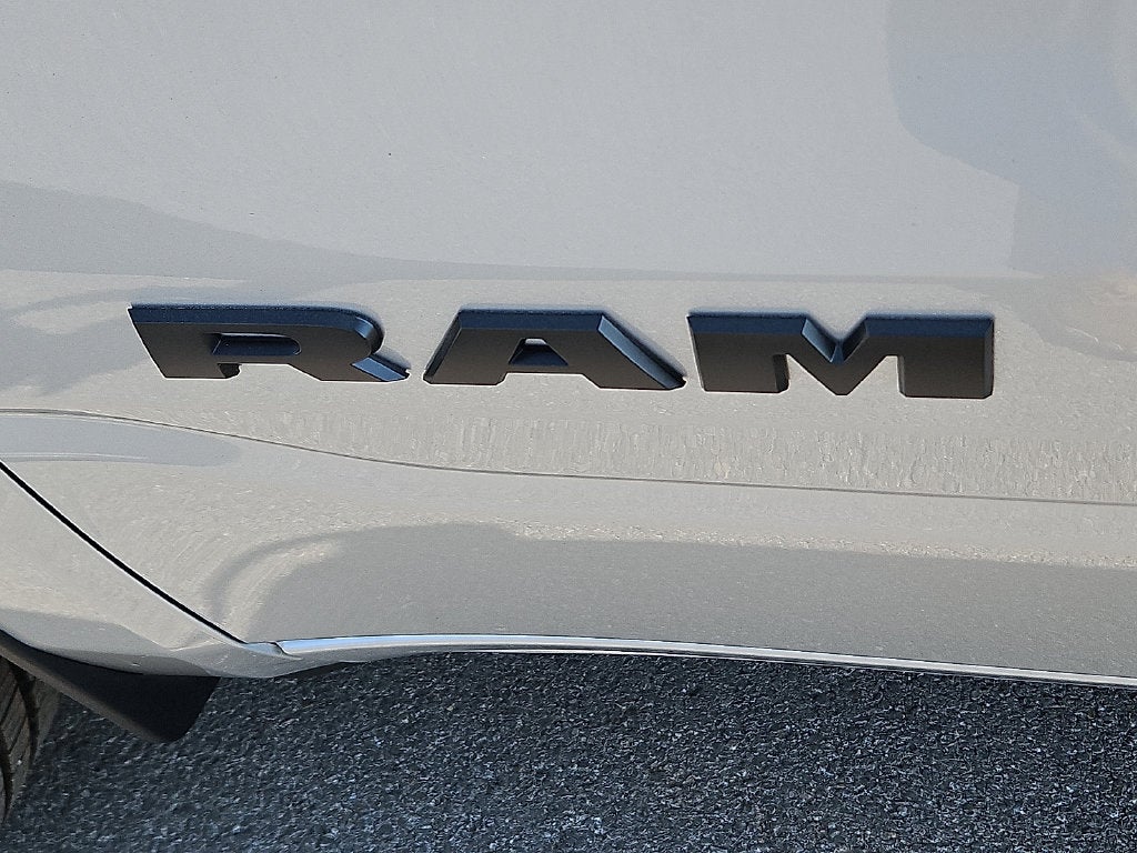 2026 RAM 1500 RAM 1500 EXPRESS QUAD CAB 4X2 6'4' BOX