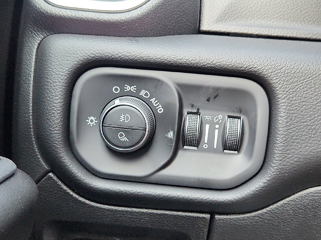 2027 RAM 1500 RAM 1500 LONE STAR CREW CAB 4X4 5'7' BOX