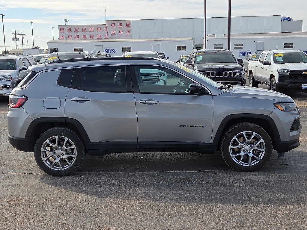 2024 Jeep Compass Latitude Lux FWD