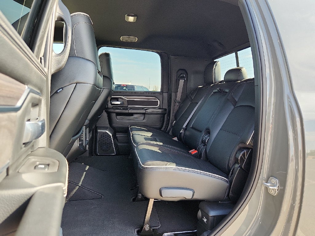2027 RAM Ram 3500 RAM 3500 LARAMIE MEGA CAB 4X4 6'4' BOX