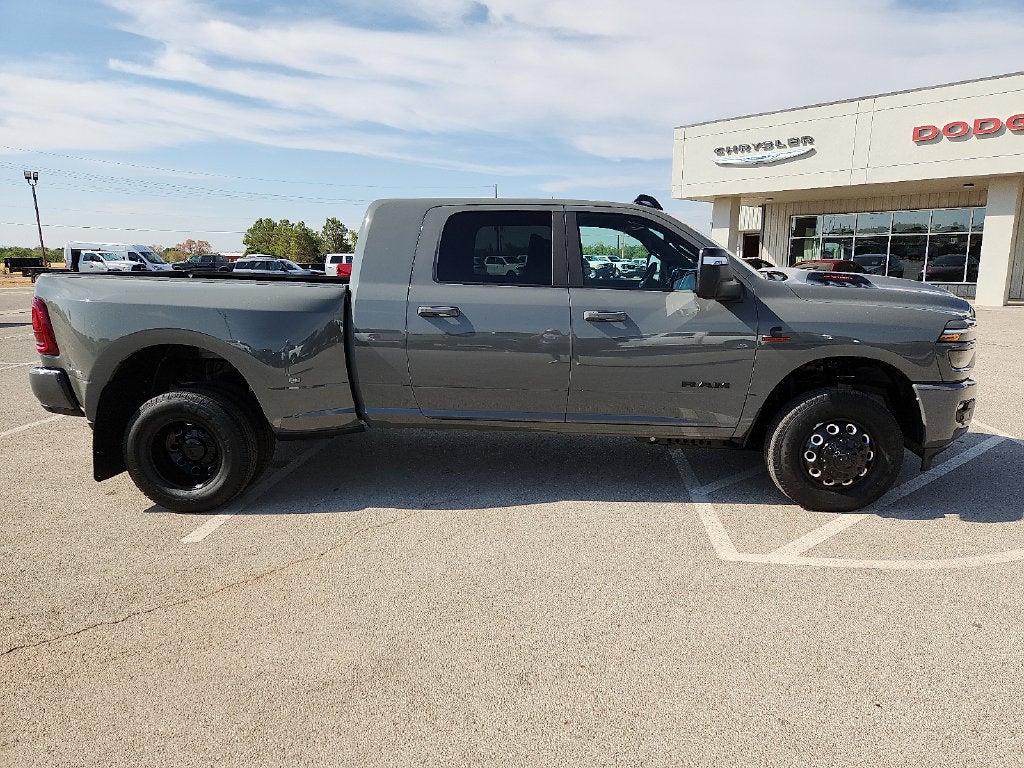 2027 RAM Ram 3500 RAM 3500 LARAMIE MEGA CAB 4X4 6'4' BOX