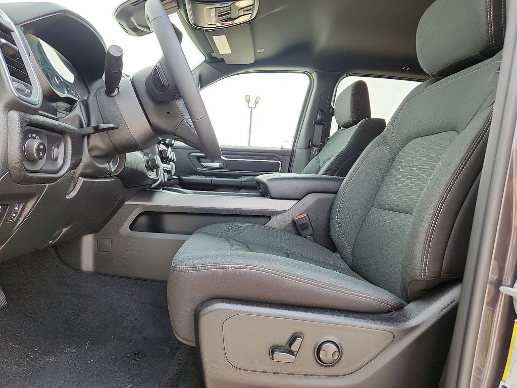 2025 RAM 1500 RAM 1500 LONE STAR CREW CAB 4X2 5'7' BOX