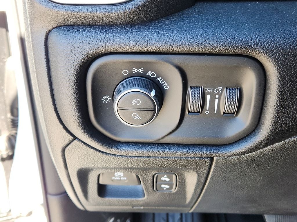 2025 RAM 1500 RAM 1500 LONE STAR CREW CAB 4X2 5'7' BOX