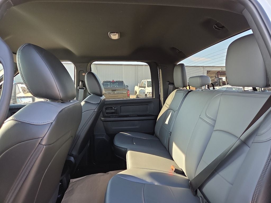 2027 RAM Ram 5500 Chassis Cab RAM 5500 TRADESMAN CHASSIS CREW CAB 4X4 84' CA