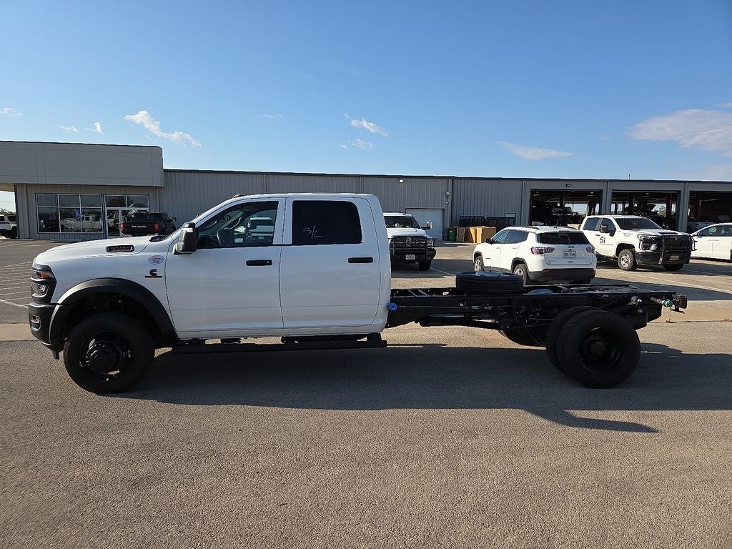 2027 RAM Ram 5500 Chassis Cab RAM 5500 TRADESMAN CHASSIS CREW CAB 4X4 84' CA