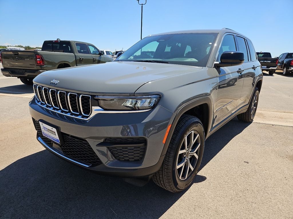 2027 Jeep Grand Cherokee GRAND CHEROKEE LAREDO X 4X4