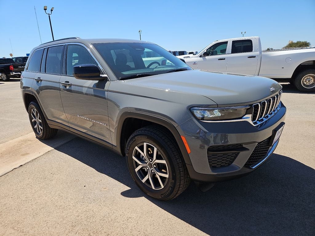 2027 Jeep Grand Cherokee GRAND CHEROKEE LAREDO X 4X4