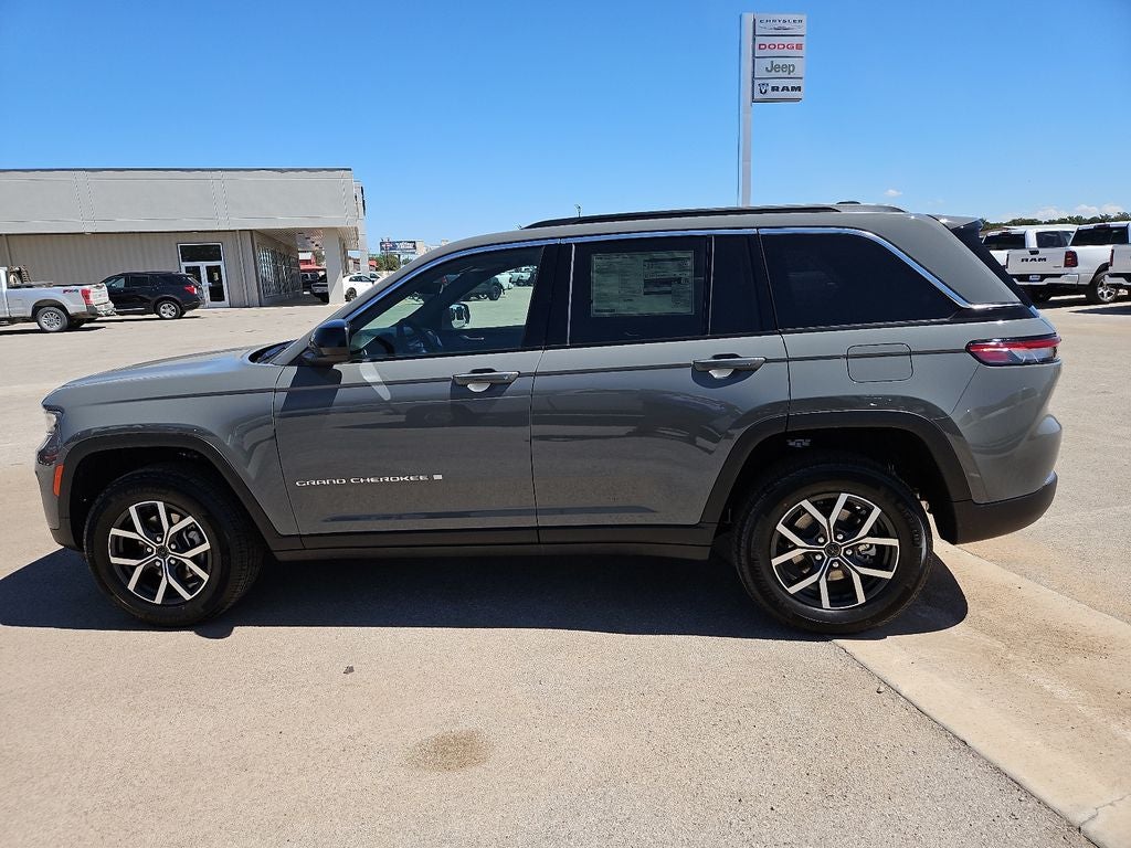 2027 Jeep Grand Cherokee GRAND CHEROKEE LAREDO X 4X4