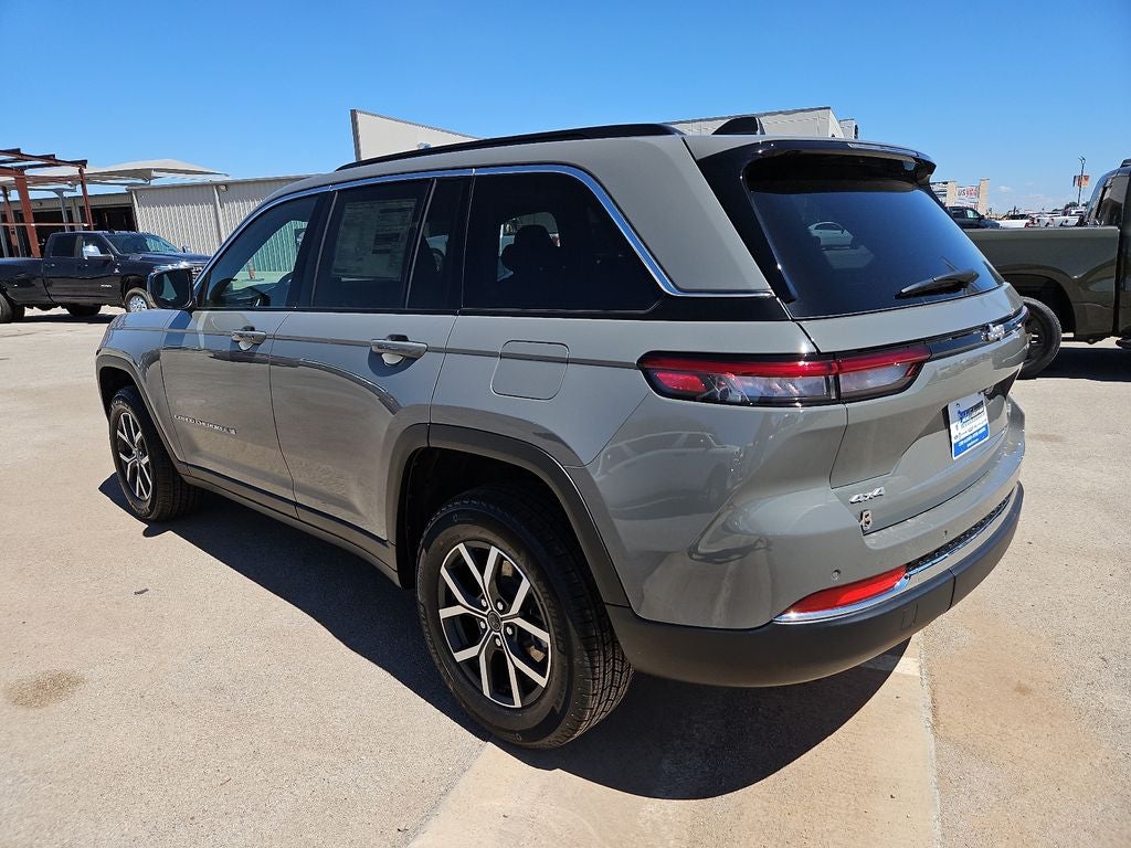 2027 Jeep Grand Cherokee GRAND CHEROKEE LAREDO X 4X4