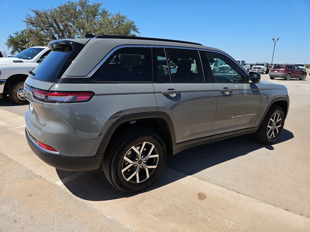 2027 Jeep Grand Cherokee GRAND CHEROKEE LAREDO X 4X4