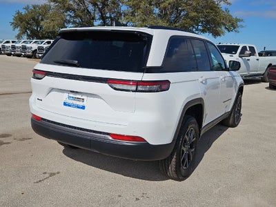 2027 Jeep Grand Cherokee GRAND CHEROKEE LAREDO ALTITUDE 4X4