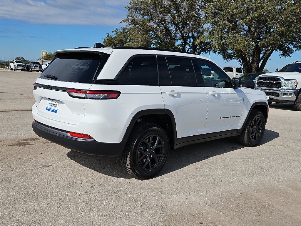 2027 Jeep Grand Cherokee GRAND CHEROKEE LAREDO ALTITUDE 4X4