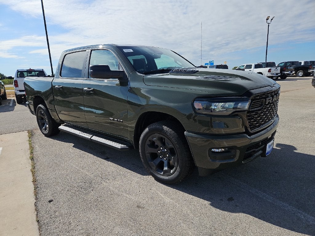 2026 RAM 1500 RAM 1500 EXPRESS CREW CAB 4X4 5'7' BOX