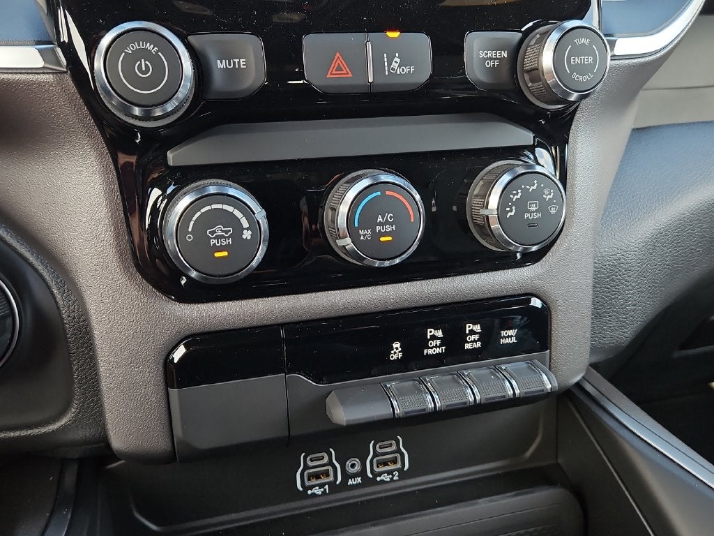 2026 RAM 1500 RAM 1500 EXPRESS CREW CAB 4X4 5'7' BOX