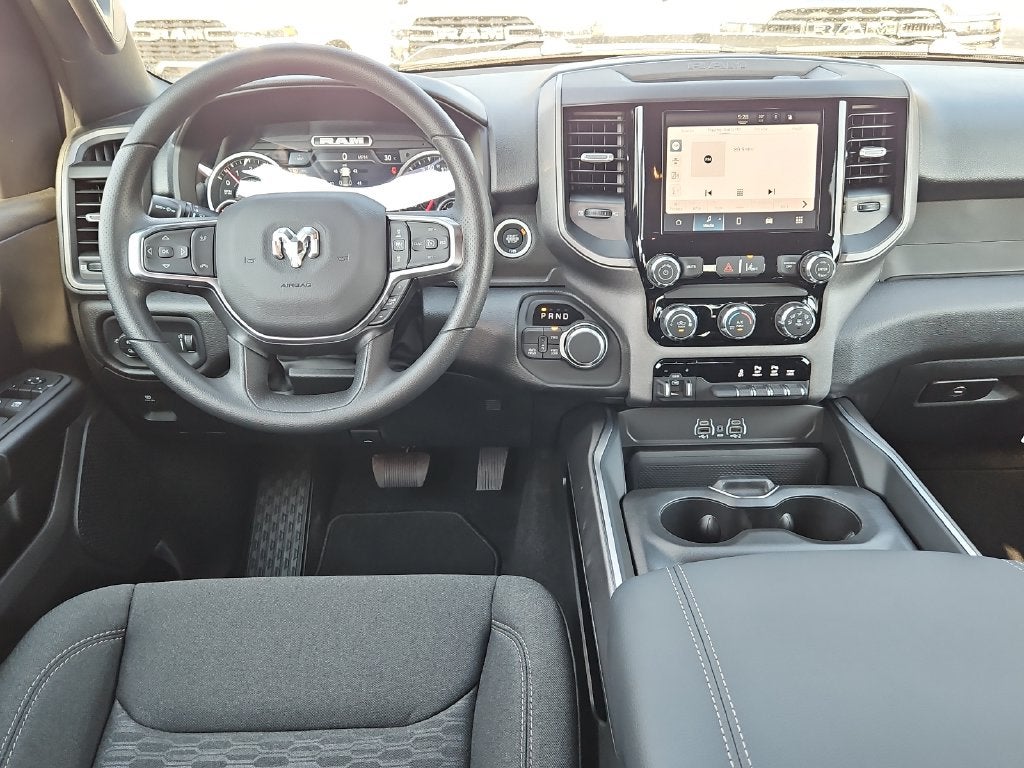 2027 RAM 1500 RAM 1500 EXPRESS CREW CAB 4X4 5'7' BOX