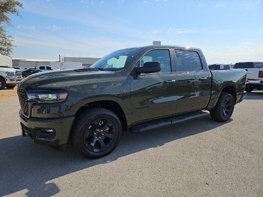 2027 RAM 1500 RAM 1500 EXPRESS CREW CAB 4X4 5'7' BOX