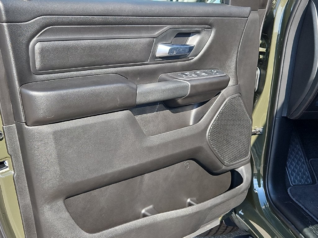 2027 RAM 1500 RAM 1500 EXPRESS CREW CAB 4X4 5'7' BOX