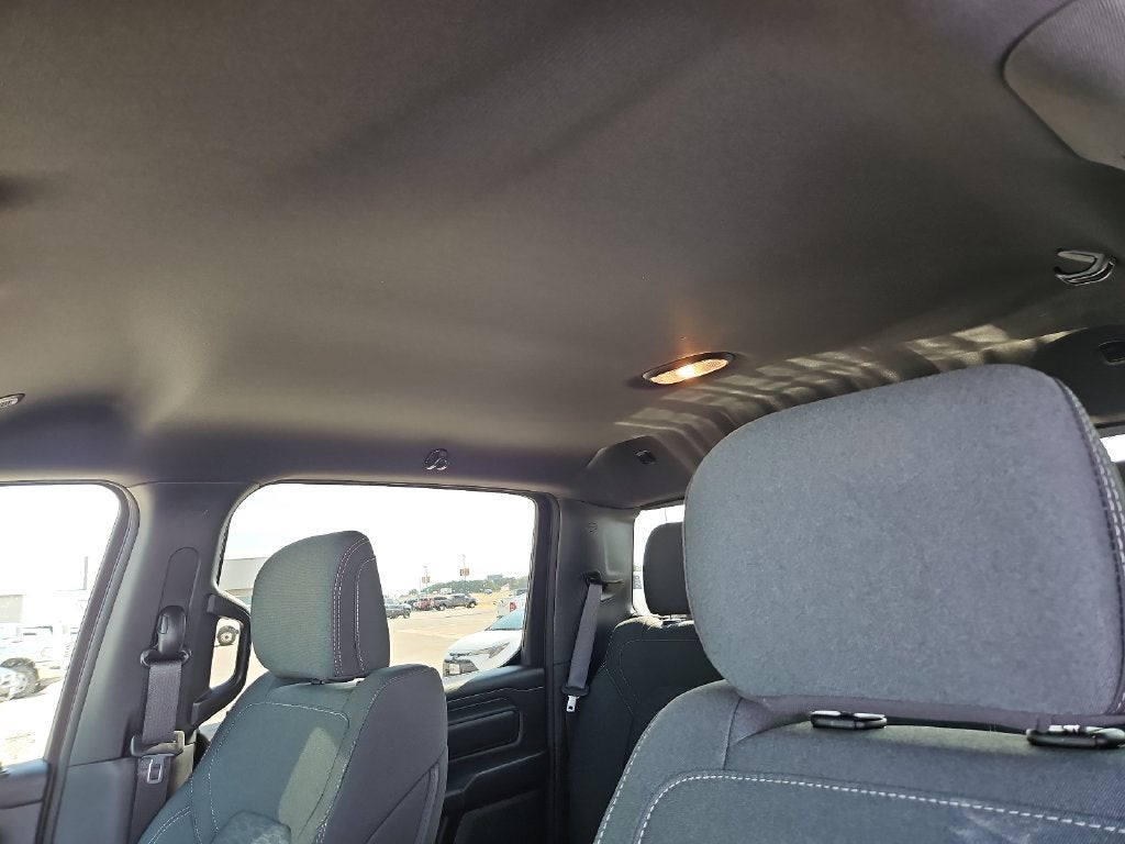 2027 RAM 1500 RAM 1500 EXPRESS CREW CAB 4X4 5'7' BOX