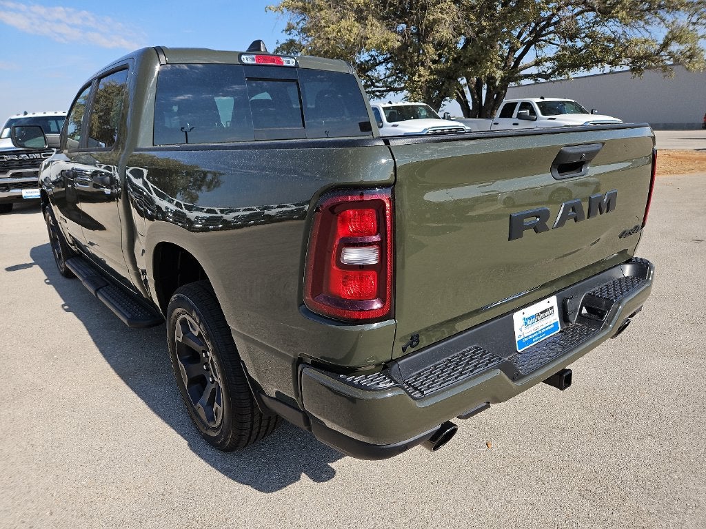 2027 RAM 1500 RAM 1500 EXPRESS CREW CAB 4X4 5'7' BOX