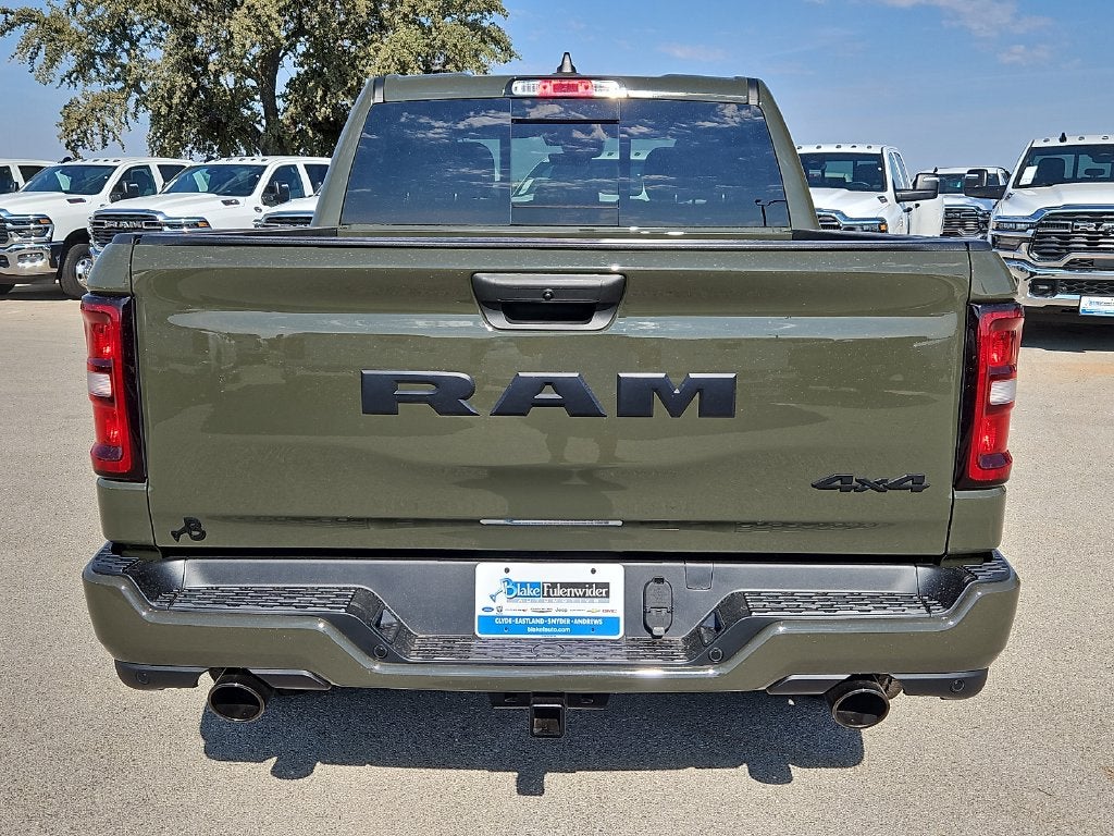 2027 RAM 1500 RAM 1500 EXPRESS CREW CAB 4X4 5'7' BOX