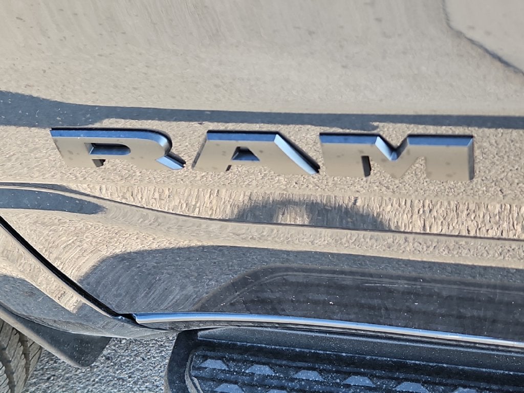 2027 RAM 1500 RAM 1500 EXPRESS CREW CAB 4X4 5'7' BOX