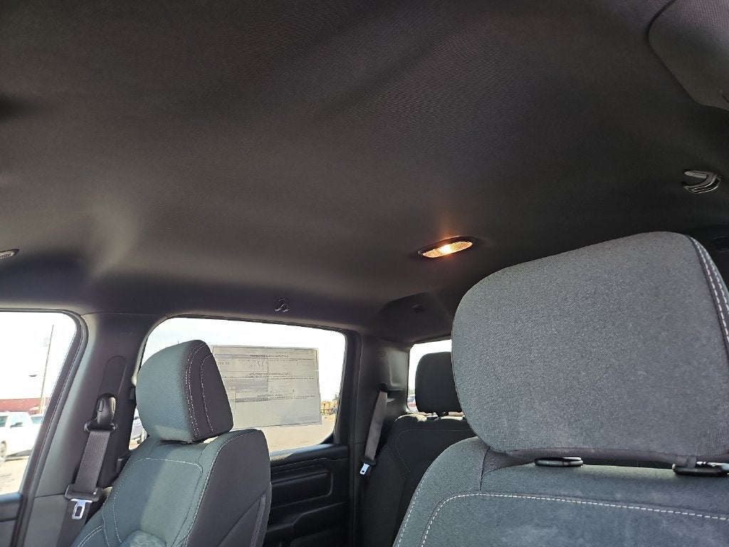 2027 RAM 1500 RAM 1500 EXPRESS CREW CAB 4X4 5'7' BOX