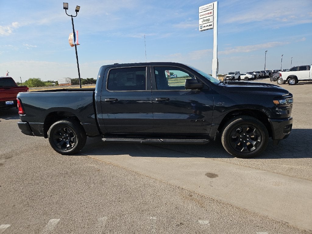 2027 RAM 1500 RAM 1500 EXPRESS CREW CAB 4X4 5'7' BOX